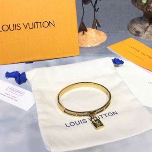 Replica Louis Vuitton M6228 LV Lockit Bracelet Yellow Gold