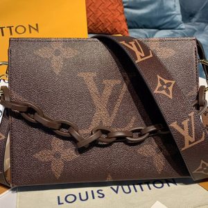 Replica Louis Vuitton M47547 LV toiletry pouch 26 with Chain in Monogram canvas