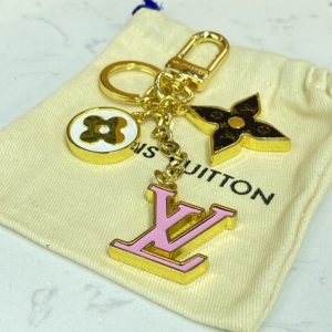 Replica Louis Vuitton M69008 LV Spring Street bag charm and key holder