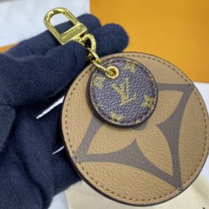 Replica Louis Vuitton M69317 LV Monogram Reverse key holder and bag charm