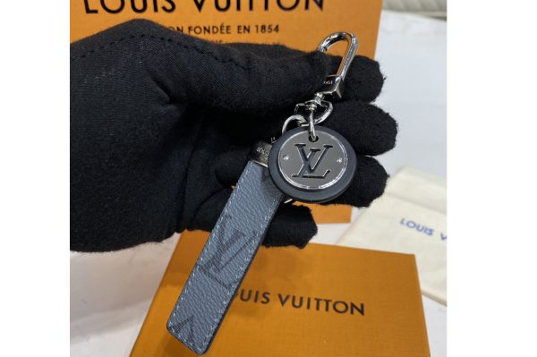 Replica Louis Vuitton M69475 LV Neo LV Club bag charm and key holder