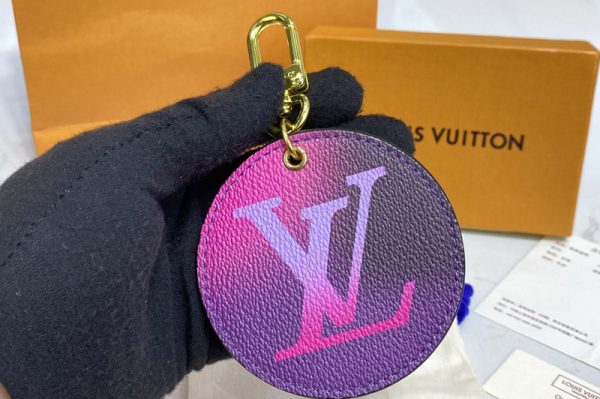 Replica Louis Vuitton M00665 LV Illustre bag charm and key holder