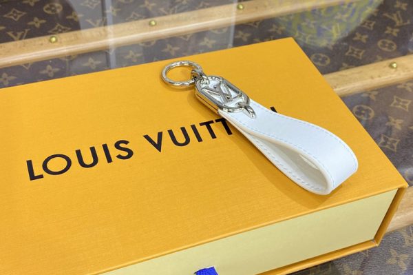 Replica Louis Vuitton M00826 LV Link Dragonne Key holder in White leather