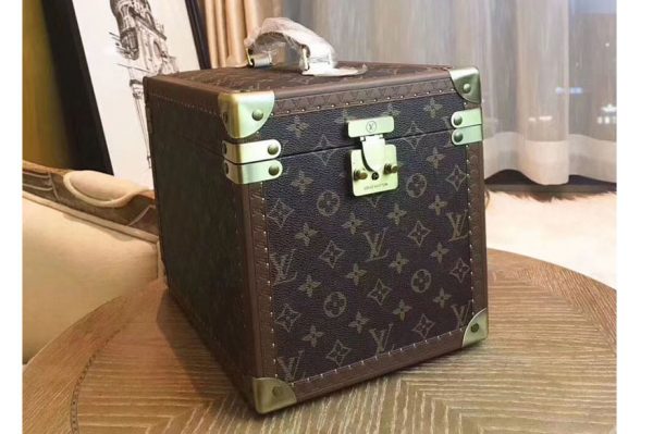 Replica Louis Vuitton M21203 Monogram Canvas Toiletry Case