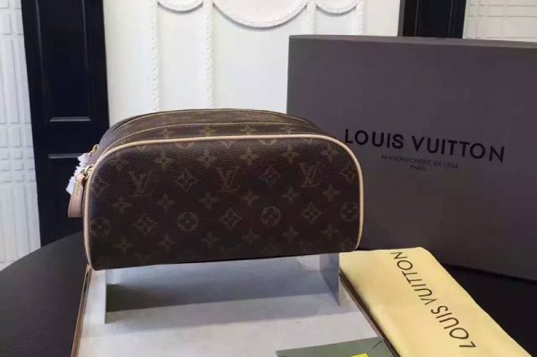 Replica Louis Vuitton M47528 Monogram Canvas King Size Toiletry Bag