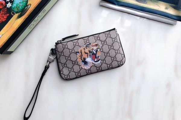 Replica Gucci 522866 Tiger print GG Supreme pouch