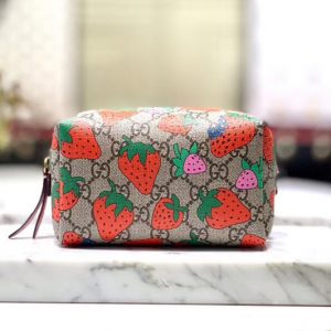 Replica Gucci 576218 GG cosmetic case with Gucci Strawberry print