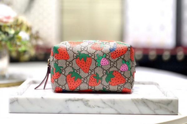 Replica Gucci 576218 GG cosmetic case with Gucci Strawberry print