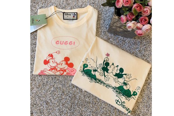 Replica Women Gucci ‎604176 Disney x Gucci T-shirt in White Cotton With Red/Green Mickey and Minnie Mouse print