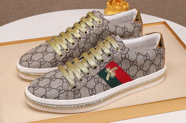 Replica Men's Gucci Ace GG Supreme bees sneaker Beige/ebony GG Supreme