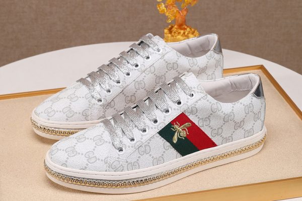 Replica Men's Gucci Ace GG Supreme bees sneaker Silver/Gray GG Supreme