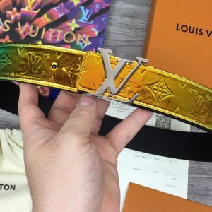 Replica Louis Vuitton M0251V LV Shape 40mm reversible belt In embossed Monogram Prism with Silver Buckle