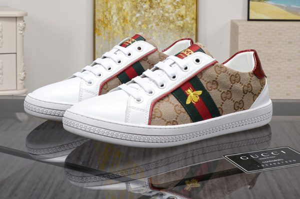 Replica Men's Gucci Ace GG Supreme Bee sneaker Beige/ebony GG Supreme canvas with Bee print