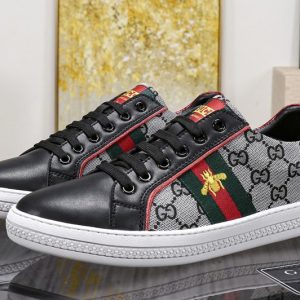 Replica Men's Gucci Ace GG Supreme Bee sneaker Black/grey GG Supreme canvas with Bee print