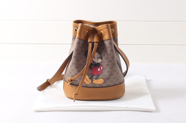 Replica Gucci 550620 Disney x Gucci Ophidia mini GG bucket bag in Beige/ebony mini GG Supreme canvas with Mickey Mouse