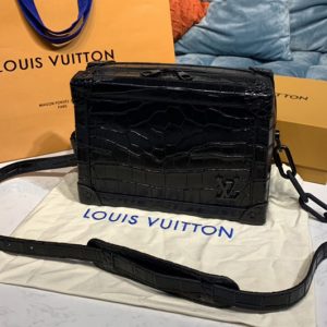 Replica Louis Vuitton N95537 LV Soft Trunk messenger bag in Black Crocodile Leather