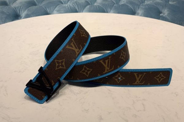 Replica Louis Vuitton MP204V LV Shape Patchwork 40mm belt in Monogram canvas With Black Buckle