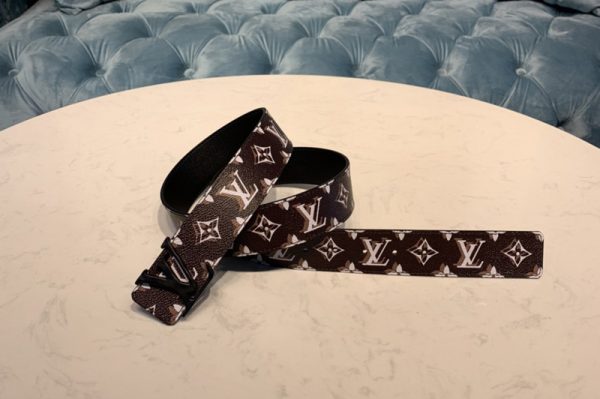 Replica Louis Vuitton MP241V LV Shape 40mm reversible belt in Monogram Canvas With Black Buckle