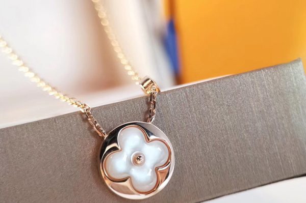 Replica Louis Vuitton Q93520 LV Color Blossom Sun Pendant Pink Gold and White Mother of Pearl