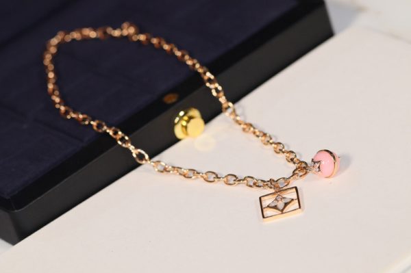 Replica Louis Vuitton Q94465 LV B Blossom Necklace Pink Gold White Gold Pink Opal White Mother of Pearl and Diamonds