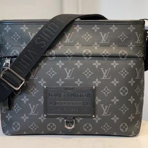 Replica Louis Vuitton M45214 LV Besace Zippee MM Bag in Monogram Eclipse Canvas