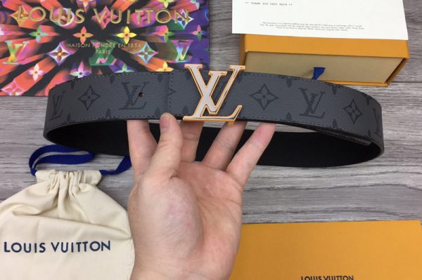 Replica Louis Vuitton M0285V LV Initiales 40mm Reversible belt in Monogram Eclipse Canvas With Gold Buckle