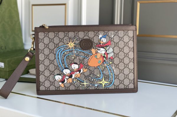 Replica Gucci 647925 Disney GG Supreme Clutch Bag in Beige GG Supreme