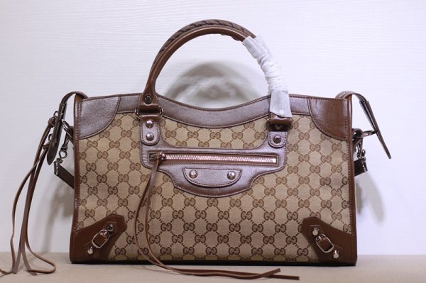 Replica Gucci 658598 Gucci x Balenciaga GG Canvas City Bag in Beige/ebony GG Supreme canvas