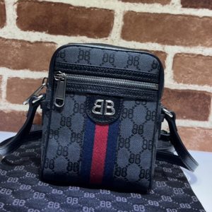 Replica Gucci x Balenciaga 680129 Men's Hacker Shoulder Zip Bag in black and dark grey canvas jacquard