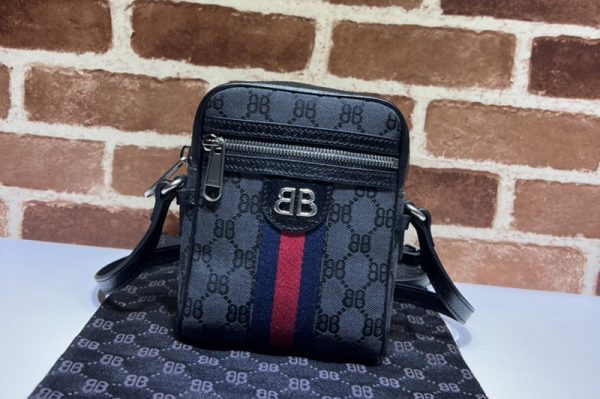 Replica Gucci x Balenciaga 680129 Men's Hacker Shoulder Zip Bag in black and dark grey canvas jacquard