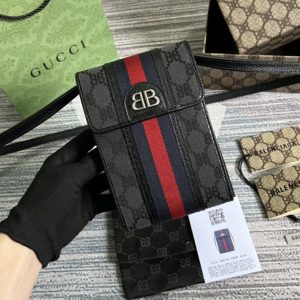 Replica Gucci x Balenciaga 680130 Men's Hacker Phone Bag in black and dark grey canvas jacquard