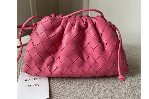 Replica Bottega Veneta 576227 pouch bag Soft voluminous clutch in Pink woven leather