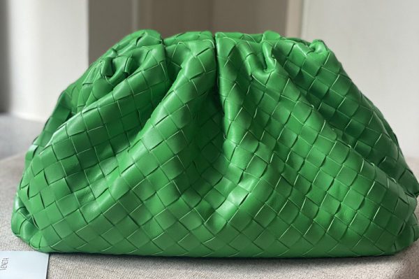 Replica Bottega Veneta 576175 pouch bag Soft voluminous clutch in Green woven leather