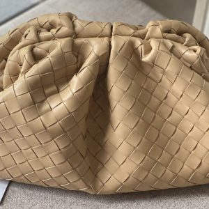 Replica Bottega Veneta 576175 pouch bag Soft voluminous clutch in Apricot woven leather