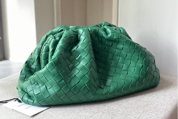 Replica Bottega Veneta 576175 pouch bag Soft voluminous clutch in Green woven leather