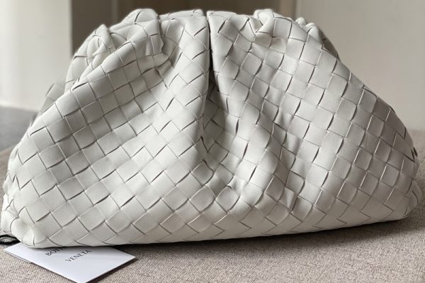 Replica Bottega Veneta 576175 pouch bag Soft voluminous clutch in White woven leather