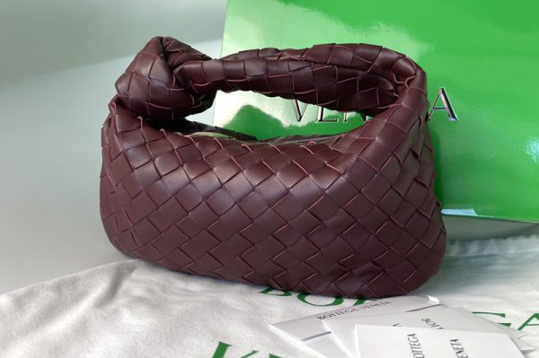 Replica Bottega Veneta 609409 Mini Jodie Rounded hobo bag in Burgundy Intrecciato leather