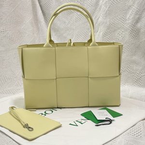 Replica Bottega Veneta 609175 Arco tote bag in Ice Cream Intrecciato leather