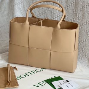 Replica Bottega Veneta 609175 Arco tote bag in Almond Intrecciato leather