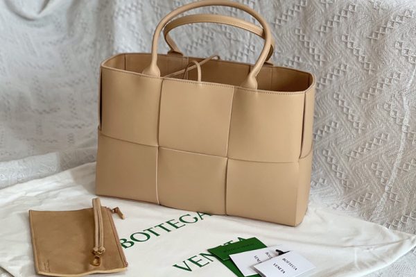 Replica Bottega Veneta 609175 Arco tote bag in Almond Intrecciato leather