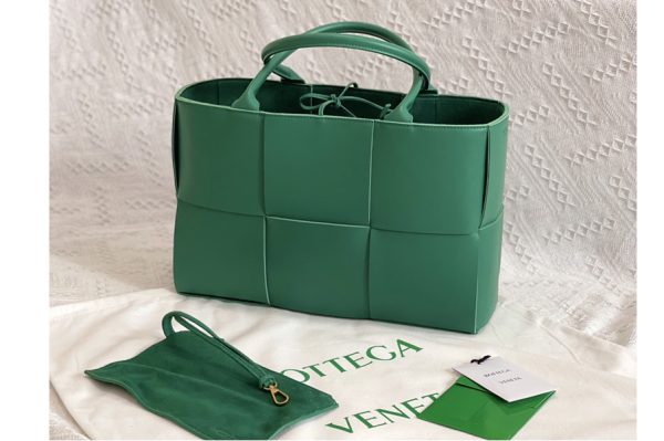 Replica Bottega Veneta 609175 Arco tote bag in Green Intrecciato leather