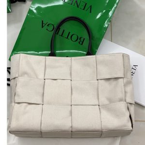 Replica Bottega Veneta 614487 Arco tote Horizontal tote bag in White maxi Intrecciato canvas