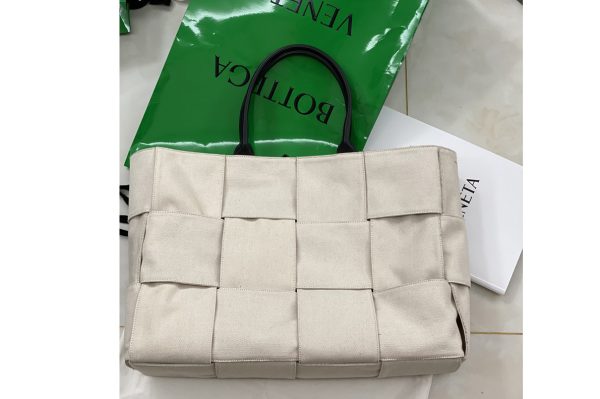 Replica Bottega Veneta 614487 Arco tote Horizontal tote bag in White maxi Intrecciato canvas