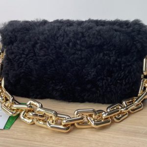 Replica Bottega Veneta 620230 Chain pouch in Black Shearling