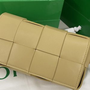 Replica Bottega Veneta 639367 Cassette belt bag in Butter Intrecciato Nappa leather