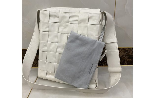 Replica Bottega Veneta 651480 Men Cassette Messenger bag in White Intrecciato Paper Calf leather