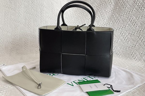 Replica Bottega Veneta 652867 Arco Mini tote bag in Black/White maxi Intrecciato Nappa leather