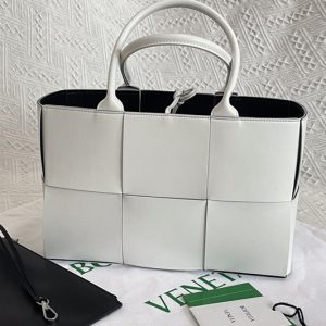 Replica Bottega Veneta 652867 Arco Mini tote bag in White/Black maxi Intrecciato Nappa leather