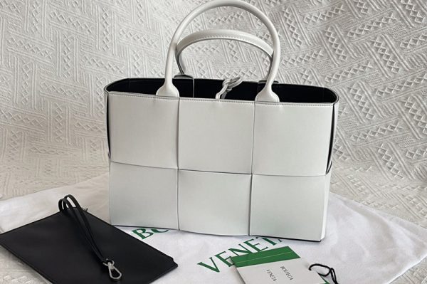 Replica Bottega Veneta 652867 Arco Mini tote bag in White/Black maxi Intrecciato Nappa leather