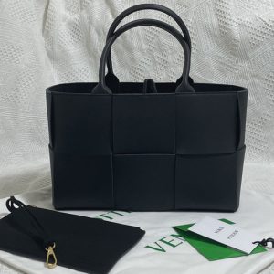 Replica Bottega Veneta 652867 Arco Mini tote bag in Black maxi Intrecciato Nappa leather